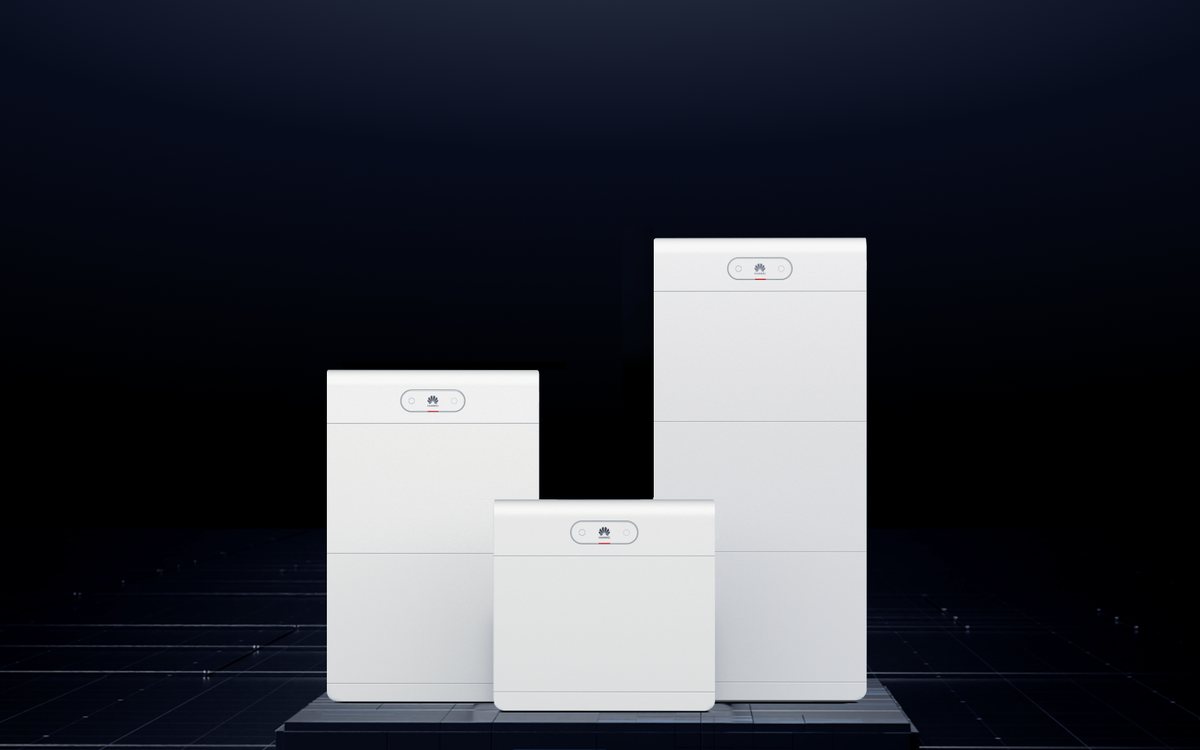 Trzy magazyny Huawei LUNA2000-S1 o różnej liczbie modułów – od jednego do trzech